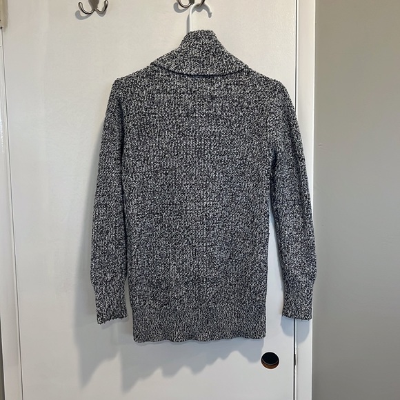 Turtle-Neck Sweater - Picture 5 of 6